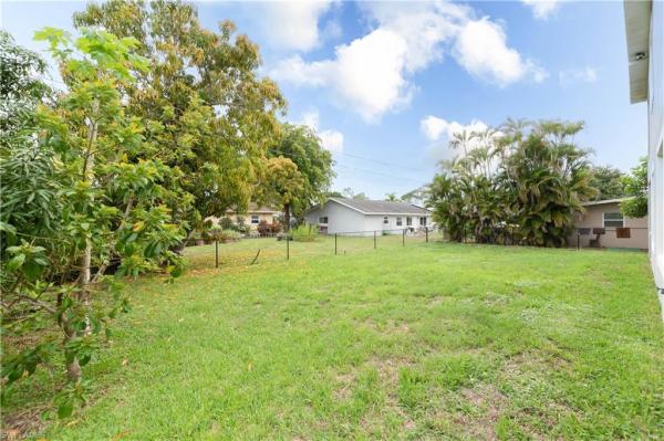 Fort Myers Villas, 2360 Burton Ave, Fort Myers, Florida 33907, image 2