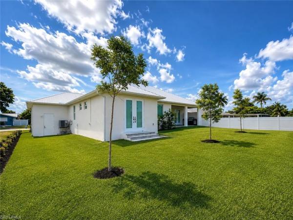 Cape Coral, 1426 43rd Ter, Cape Coral, Florida 33904, image 2