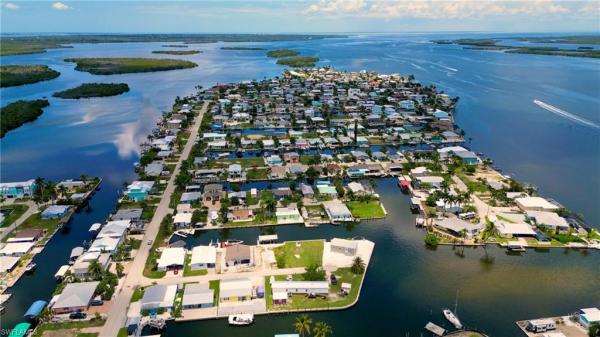 Island Harbors, 2567 Cay Cv, Matlacha, Florida 33993, image 2