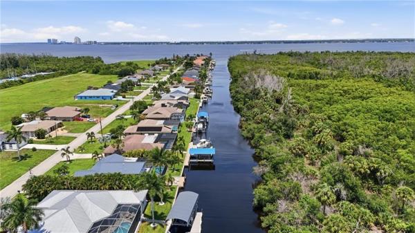 Cape Coral, 2218 Coral Point Dr, Cape Coral, Florida 33990, image 1