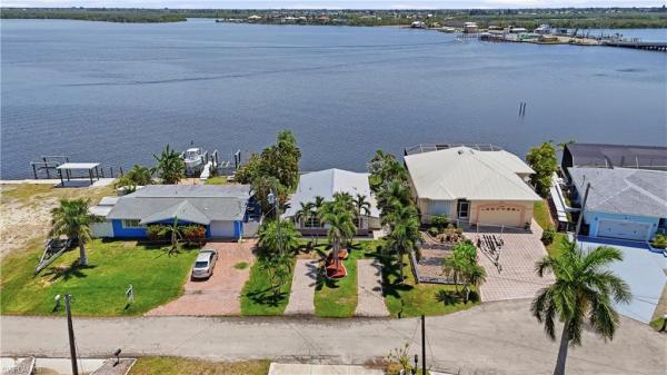 Island Harbors, 2498 Bayshore Dr, Matlacha, Florida 33993, image 3