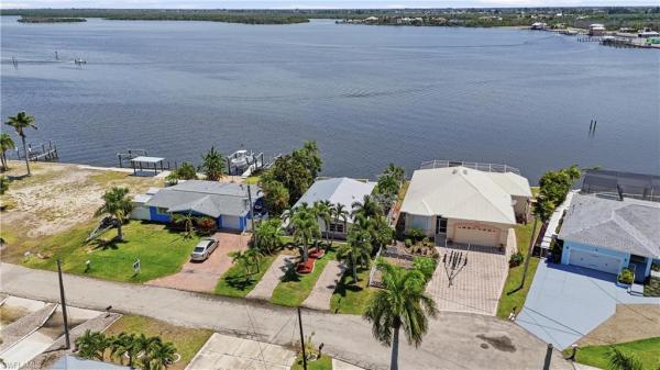 Island Harbors, 2498 Bayshore Dr, Matlacha, Florida 33993, image 2