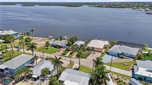 Island Harbors, 2498 Bayshore Dr, Matlacha, Florida 33993, image 1