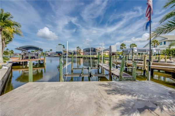 Cape Coral, 2105 53rd Ter, Cape Coral, Florida 33914, image 2