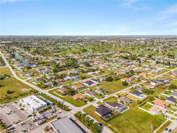 Cape Coral, 820 16th Ter, Cape Coral, Florida 33991, image 3
