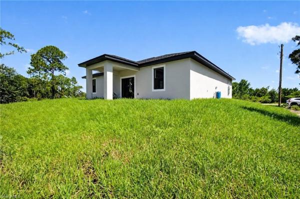 Lehigh Acres, 1130 E Dutchess St, Lehigh Acres, Florida 33974, image 1