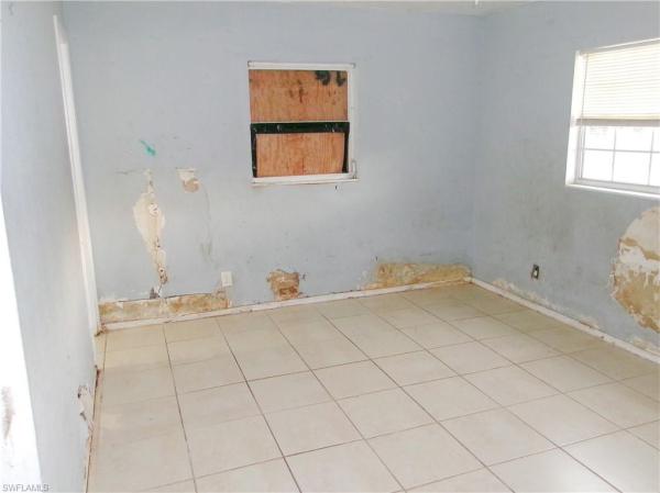Sabal Palm Gardens, 1775 Markley Ct, Fort Myers, Florida 33916, image 2