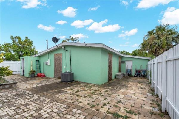 Pine Manor, 1847 Maple Dr, Fort Myers, Florida 33907, image 3
