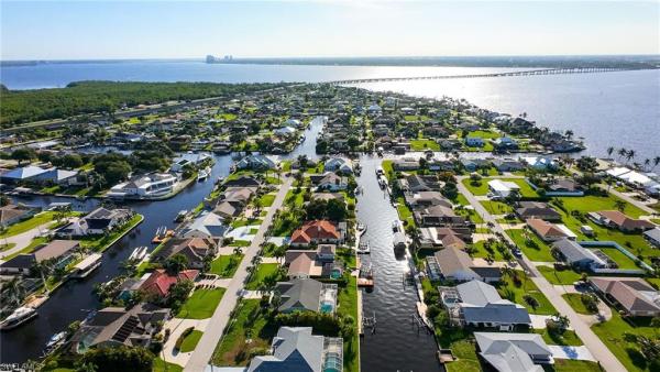 Cape Coral, 2328 27th St, Cape Coral, Florida 33904, image 2