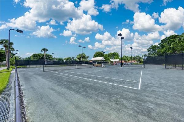 4570 Trawler Ct #102, Fort Myers, Florida 33919, image 2