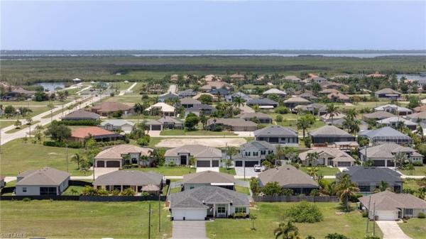 Cape Coral Residential, 812 37th Ave, Cape Coral, Florida 33993, image 2