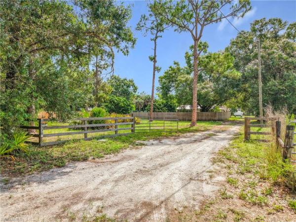 North Fort Myers No HOA, 19330 Meredith Rd, North Fort Myers, Florida 33917, image 1