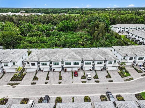 Solis Grande, 27837 Solis Grande Dr, Bonita Springs, Florida 34135, image 2