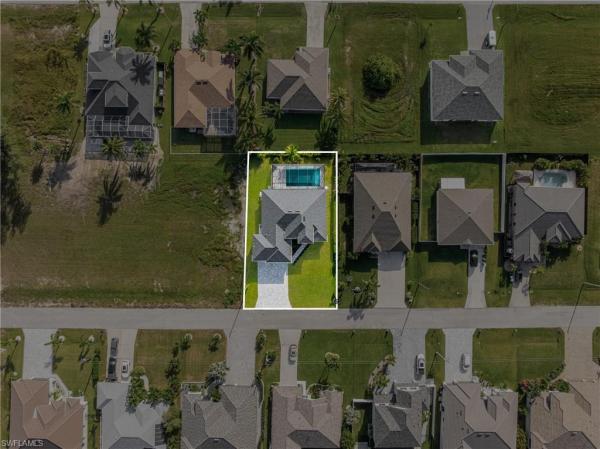 Cape Coral, 821 37th Pl, Cape Coral, Florida 33993, image 2