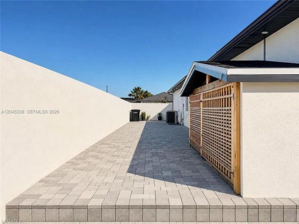 Cape Coral, 1600 1st St, Cape Coral, Florida 33991, image 3