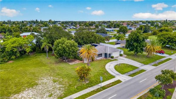 Cape Coral, 1634 Country Club Blvd, Cape Coral, Florida 33990, image 2