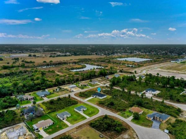 Lehigh Acres, 637 E Cardinal St, Lehigh Acres, Florida 33974, image 2