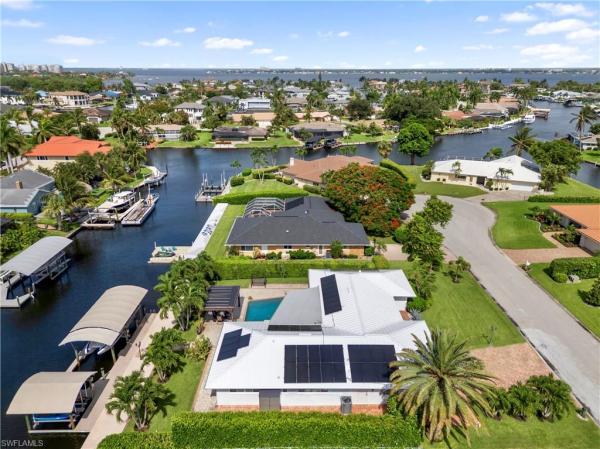 Town & River, 980 Bal Isle Dr, Fort Myers, Florida 33919, image 1