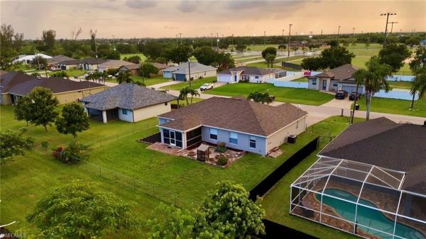 Cape Coral, 1305 22nd Pl, Cape Coral, Florida 33991, image 2