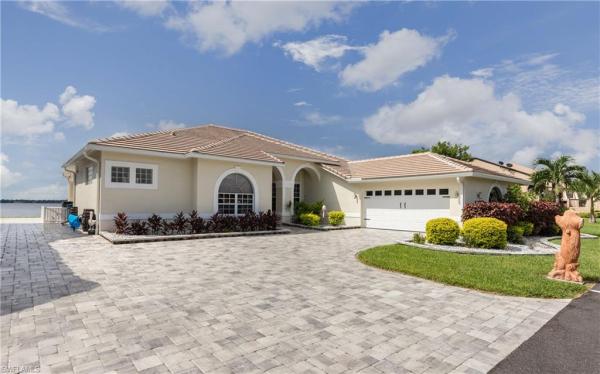 Admiralty Yacht & Racquet Club, 15475 Admiralty Cir, North Fort Myers, Florida 33917, image 2