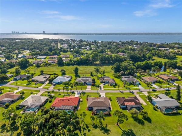 Lochmoor, 4165 Prestwick Ct, North Fort Myers, Florida 33903, image 2