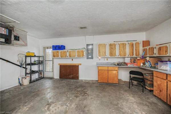 Cape Coral, 412 W Cape Coral Pkwy, Cape Coral, Florida 33914, image 2