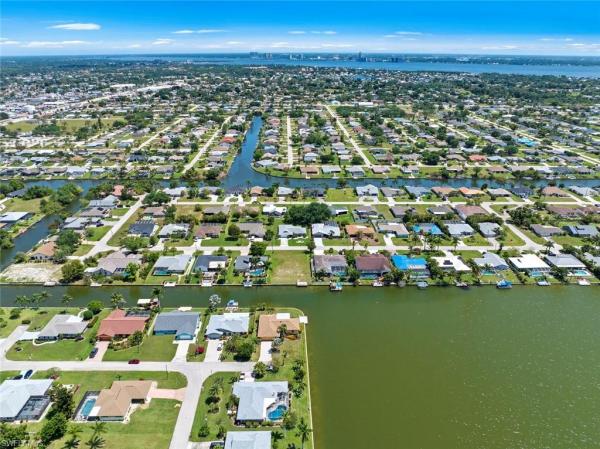 219 19th Ct, Cape Coral, Florida 33990, image 2