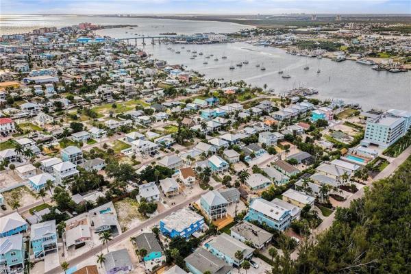 Beach Estates, 224 Fairweather Ln, Fort Myers Beach, Florida 33931, image 3