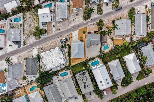 Beach Estates, 224 Fairweather Ln, Fort Myers Beach, Florida 33931, image 2
