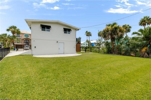 Gulf View Plaza, 139 Coconut Dr, Fort Myers Beach, Florida 33931, image 1