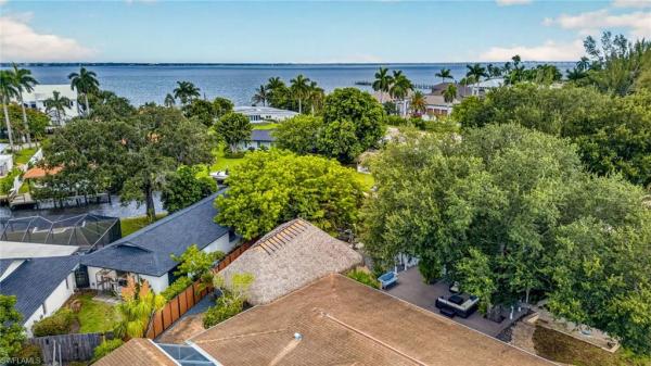 625 Sunnyside Ct, Fort Myers, Florida 33919, image 2
