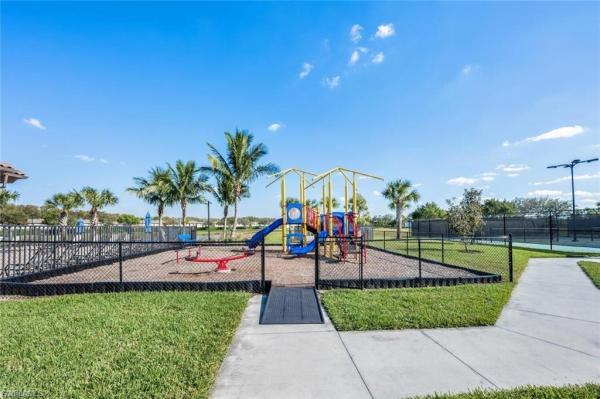 Portico, 14195 Oviedo Pl, Fort Myers, Florida 33905, image 2