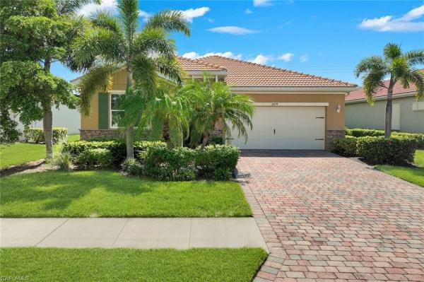 2899 Sunset Pointe Cir, Cape Coral, Florida 33914, image 3