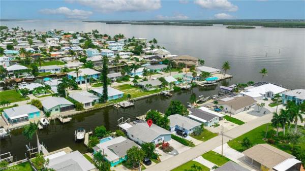 Island Harbors, 2574 Bayshore Dr, Matlacha, Florida 33993, image 2