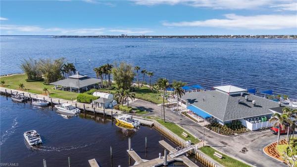 4240 Steamboat Bnd BEND #303, Fort Myers, Florida 33919, image 2