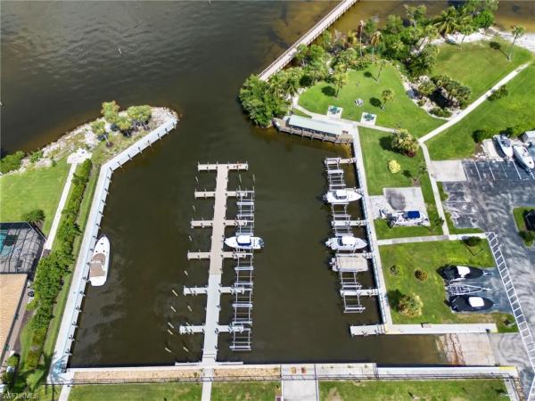 5471 Peppertree Dr #7, Fort Myers, Florida 33908, image 2