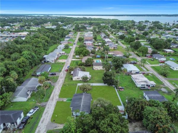 North Fort Myers No HOA, 77 W Glenmont Dr, North Fort Myers, Florida 33917, image 2
