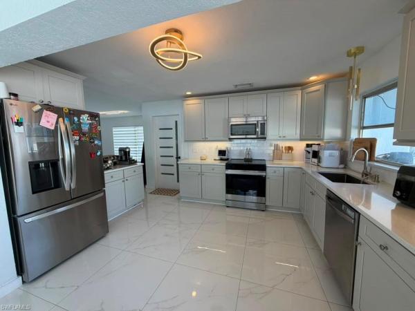 Fort Myers Villas, 2267 Aldridge Ave, Fort Myers, Florida 33907, image 2