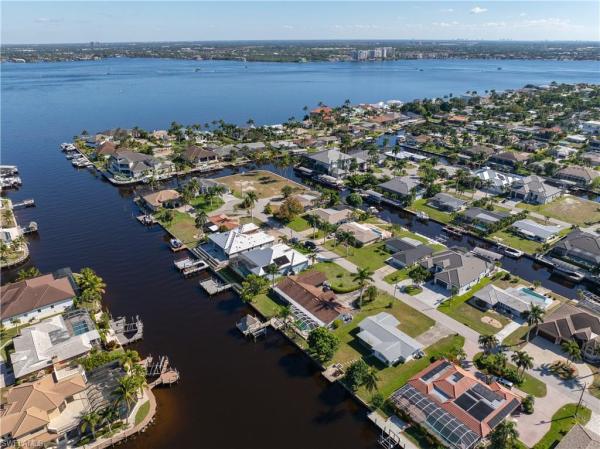 Yacht Club, 1122 Lucerne Ave, Cape Coral, Florida 33904, image 2