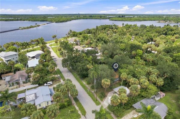 Russell Park, 215 Granada Blvd, Fort Myers, Florida 33905, image 2