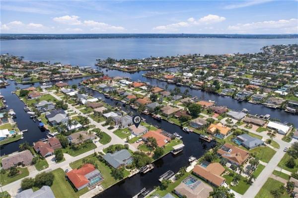 Cape Coral Residential, 2016 27th Ter, Cape Coral, Florida 33904, image 2
