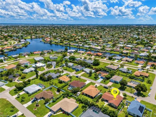 Cape Coral Residential, 305 27th Ter, Cape Coral, Florida 33904, image 2