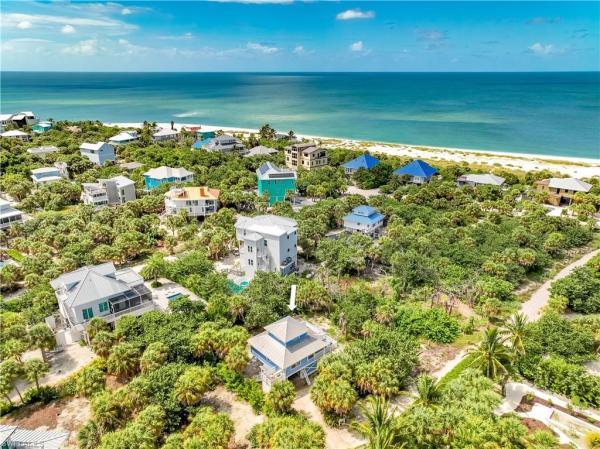 Castaway Key, 4561 Smugglers Dr, Upper Captiva, Florida 33924, image 1