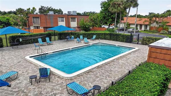Hamlet, 1428 Park Shore Cir #4, Fort Myers, Florida 33901, image 1