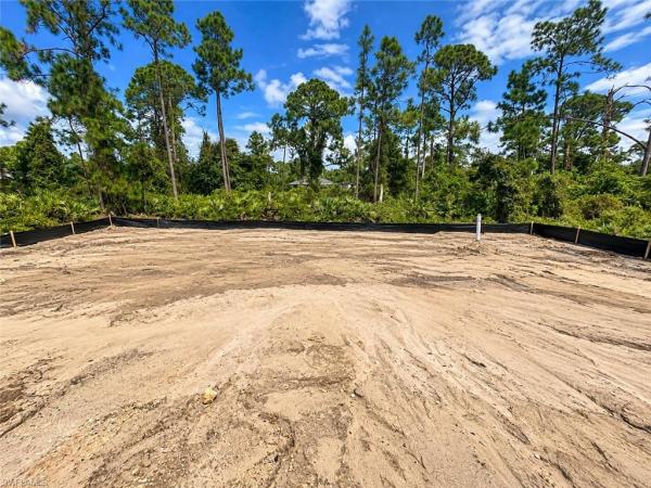 Lehigh Acres, 1011 Lakeside Dr, Lehigh Acres, Florida 33974, image 1