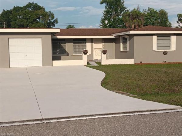 Fort Myers Shores, 2244 Parkview Dr, Fort Myers, Florida 33905, image 1