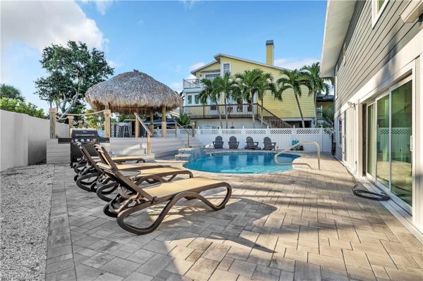 Hyde Park, 190 Bayview Ave, Fort Myers Beach, Florida 33931, image 1