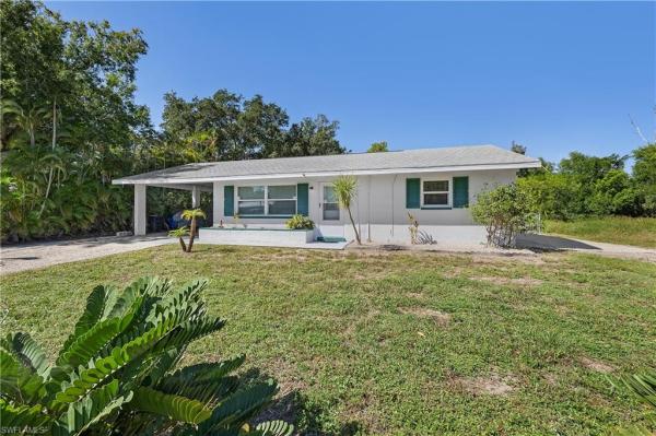 Pine Island Center, 10795 Holly Rd, Bokeelia, Florida 33922, image 1