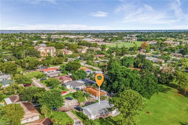 Bowling Green, 1671 Jamestown Ct, Fort Myers, Florida 33907, image 1