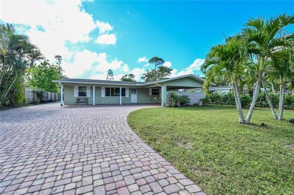 Bad Axe, 1318 Michigan Ave, Naples, Florida 34103, image 1
